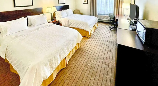 Четырёхместный номер Standard Holiday Inn Express and Suites Kincardine
