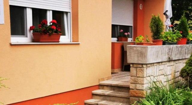 Апартаменты Strigonia Apartman