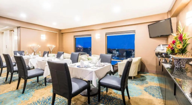 Люкс Holiday Inn Convention Center by IHG