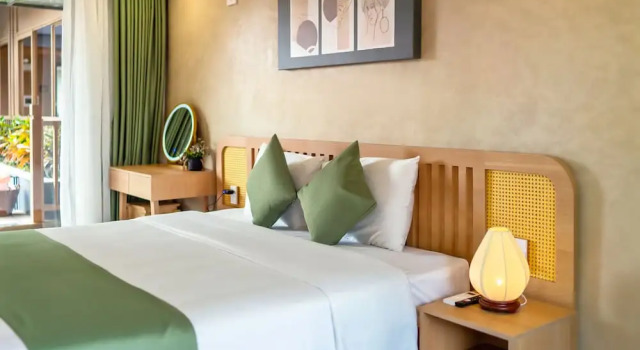 Двухместный номер Deluxe с балконом и с видом на сад The Linh Seaside Villa Hoi An