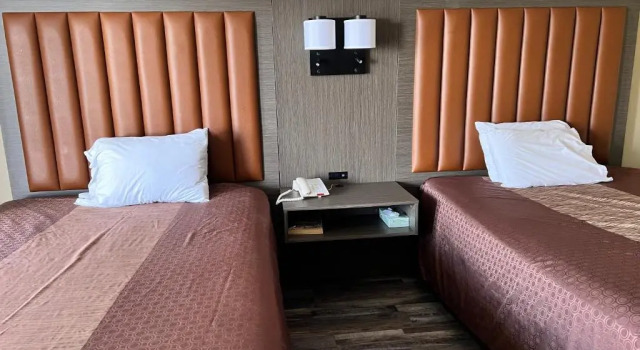 Четырёхместный номер Standard Highland Inn Las Vegas