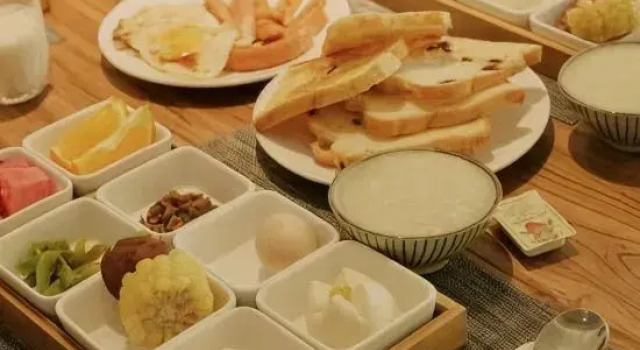 Люкс Deluxe с красивым видом из окна Zhi Lan Qiu Lakeside Homestay