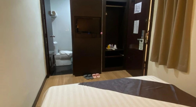 Capital O 90447 Hotel Ezzyhome Kebun Teh, Varaa Hotelli Hotellit Johor pysäköinnillä, Pysäköinti
