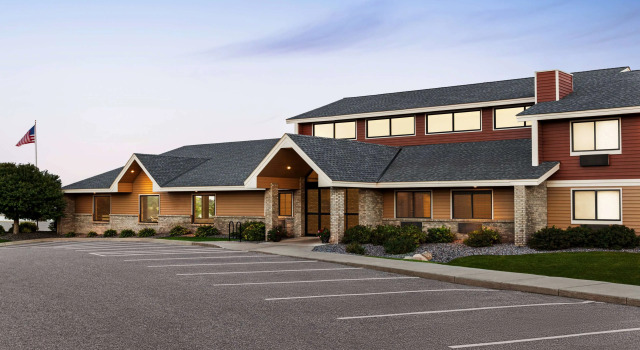AmericInn Lodge & Suites Sauk Centre, Varaa Hotelli Sauk Centre Minnesota