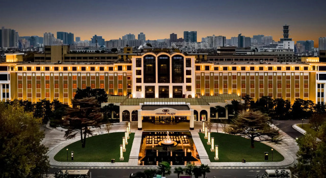 Номер Standard Crowne Plaza Zhengzhou by IHG