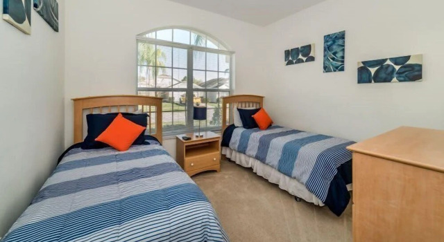 4 Bedroom 3 Bathroom Vacation Home in Kissimmee Resort, Забронировать Курортный отель Отели Фор Корнерз с бассейном, Бассейн