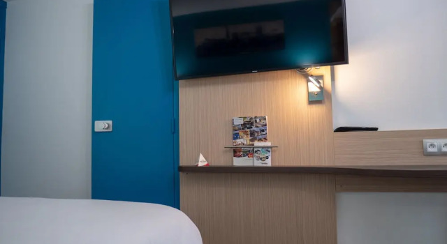 Номер Standard Contact Hotel Bleu France Eragny Cergy