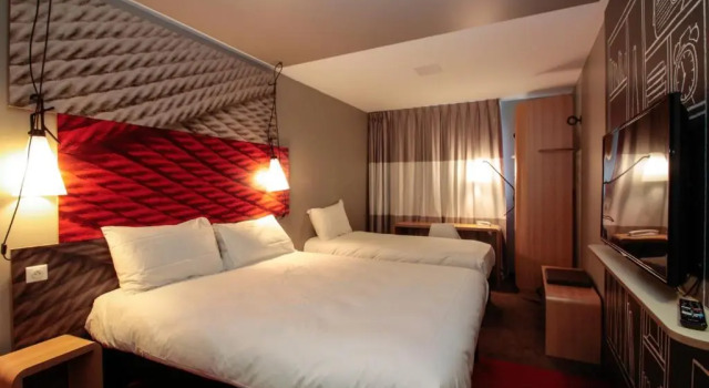 Трёхместный номер Standard ibis Cahors