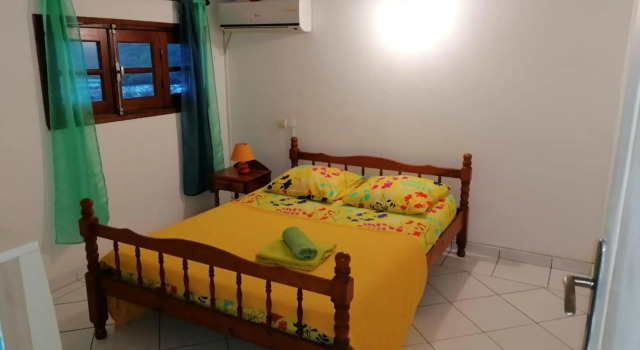 Appartement de 3 chambres avec vue sur la mer terrasse et wifi a Deshaies a 1 km de la plage