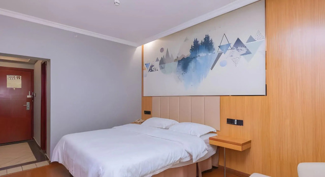 GreenTree Inn Chongqing Shiqiaopu Computer City Light Rail Stine Express Hotel