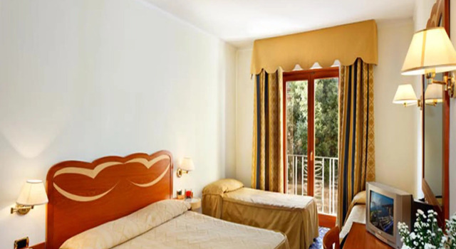 Трёхместный номер Standard Hotel Albatros