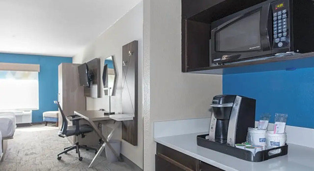 Шестиместный люкс Holiday Inn Express & Suites Roanoke Rapids by IHG