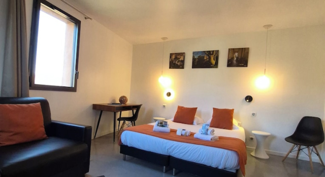 Номер Premium Contact Hôtel Le Minervois - Hôtel & Restaurant Au nord de Carcassonne