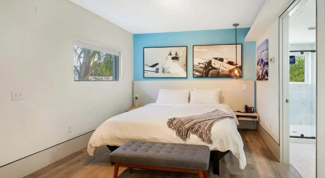 Номер Standard Ocean Treasure Beachside Suites