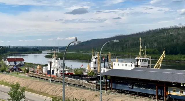 Top Floor Riverfront Condo with Stellar Sunsets!, Rezervovat Hotel Fort McMurray Northern Alberta