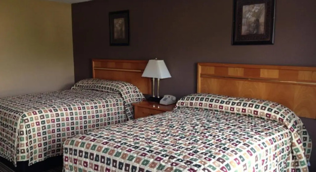 Четырёхместный номер Standard Country Inn Motel Vivian