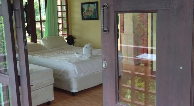 Семейный номер Standard с балконом Hut Sun Bungalow