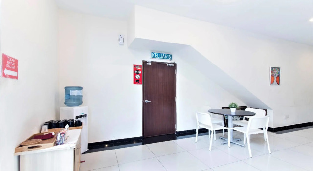 ZEN Rooms Basic Near I-City, Забронировать Отель i-City 