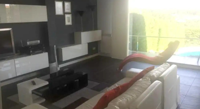 Villa With 4 Bedrooms in Sanjenjo, With Private Pool, Enclosed Garden, Rezerwuj Willa Hotele w Galicja z parkingiem, Parking
