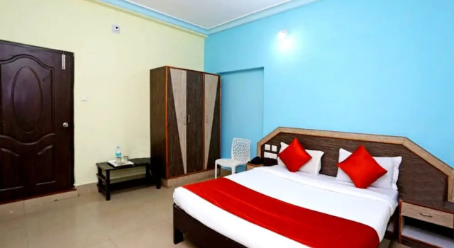 D2 Holiday Inn, Book Hotel Hotels in Puri with Parking, Parking