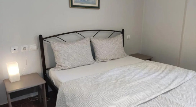 Апартаменты 1. Lovely house with garden and free parking