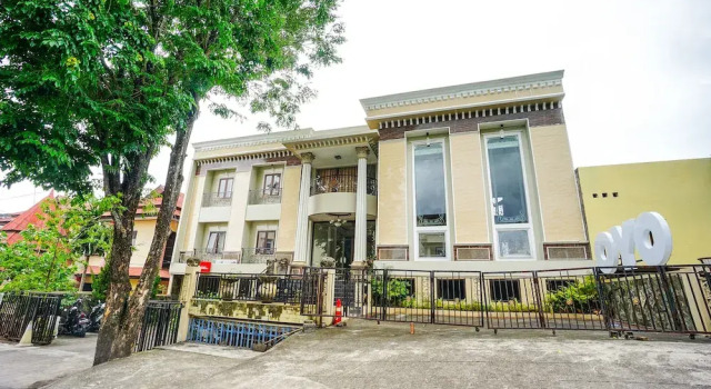 OYO 1062 Virginia Residence, Book Hotel Hotels in Sulawesi with Parking, Parking