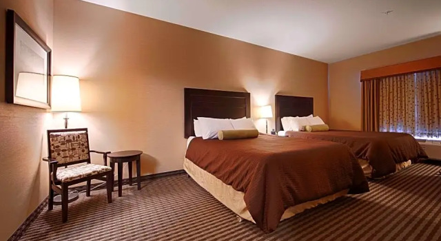 Четырёхместный люкс c 1 комнатой Best Western Sunrise Inn & Suites
