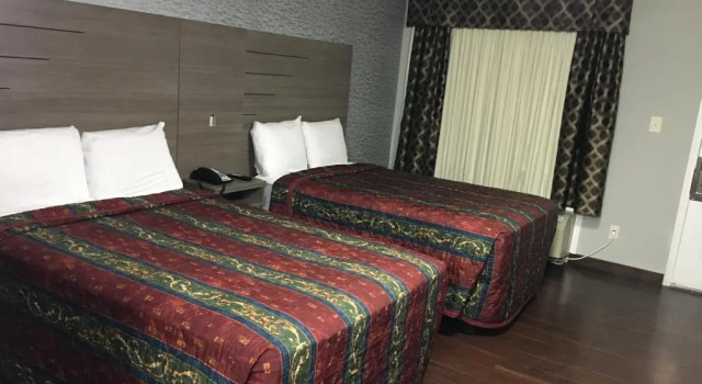 Четырёхместный номер Standard Travel Inn & Suites