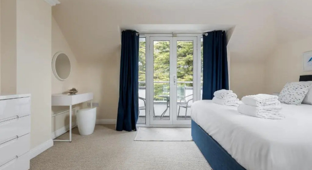 Seascapes, Sandbanks, Book Hotel Sandbanks England