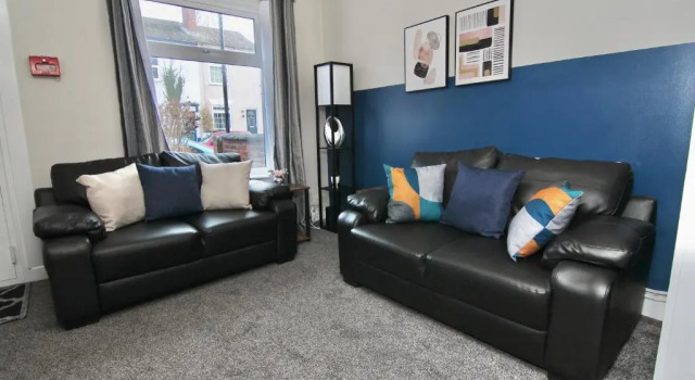 Mount House - Cosy Spacious Home, Boek Hotel Coventry West Midlands