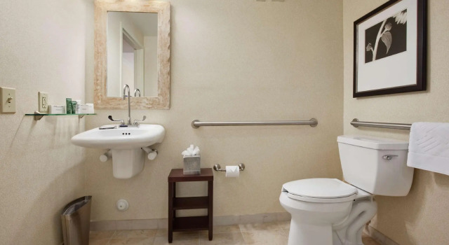 Двухместный номер Hilton Raleigh North Hills
