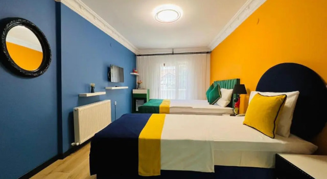 Трёхместный номер Classic с балконом Apex Hotel