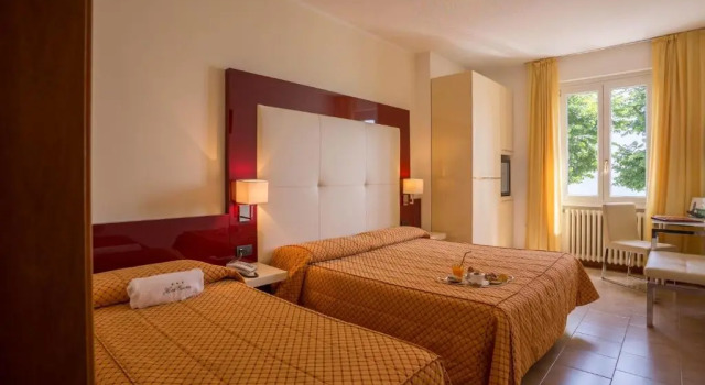 Трёхместный номер Standard с видом на озеро Hotel Europa