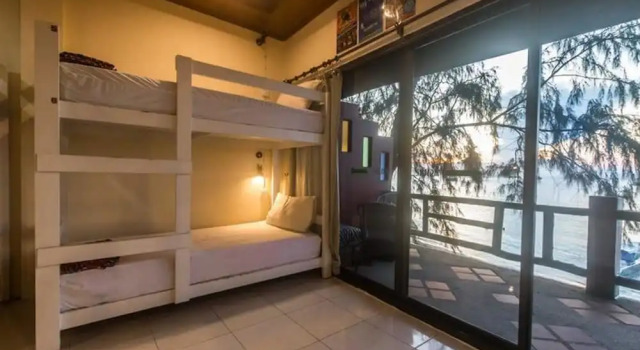 Кровать в общем номере Goodtime Beach Hostel - Adults Only