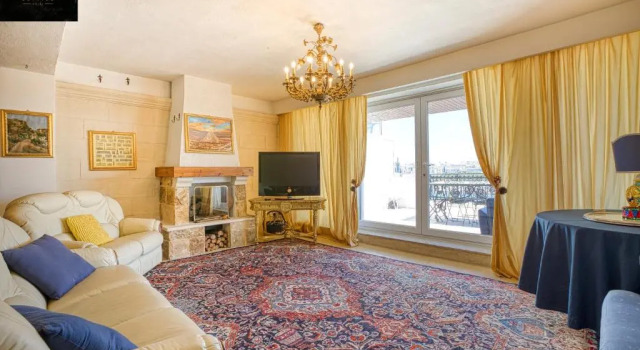 Beautiful, Seafront high end APT in PRIME Location by 360 Estates