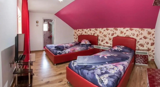 Pensiunea Mihaela, Rezervovat Hotel Novaci-Străini 