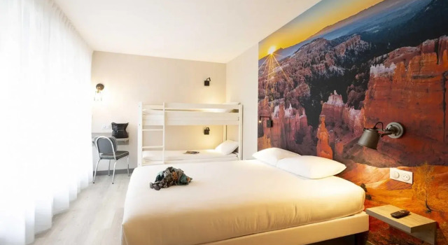 Break Hotel, Rezerwuj Hotel Hotele w Cher z parkingiem, Parking
