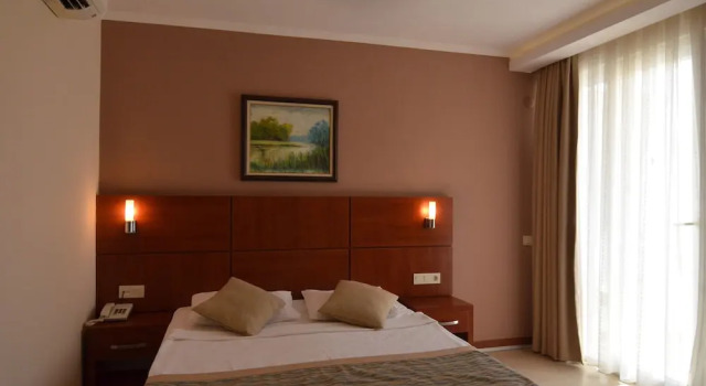 Трёхместный номер Standard с балконом Cıtrus Plaza Hotel