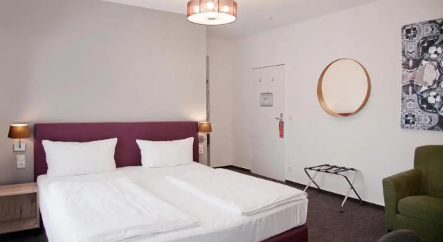 Comfort Double room with balcony Les Nations