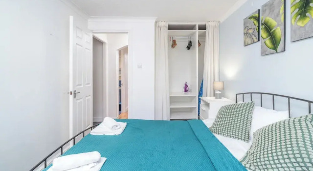 Crawley Stainer 1-bedroom With Parking and Garden, Забронировать Отель Кроли Западный Суссекс, рядом с Железнодорожный вокзал Три-Бриджес