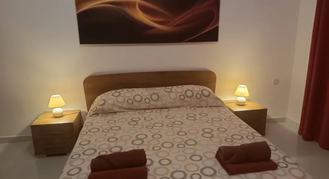 Seaside Stylish and Spacious 2-bedroom Apartment