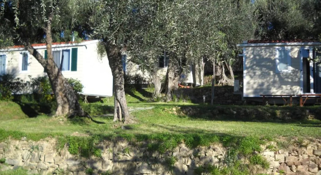 Бунгало с 2 комнатами Camper Village