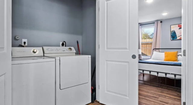 Коттедж с 3 комнатами Step Into Comfort in This 3BR 2BA Downtown Retreat