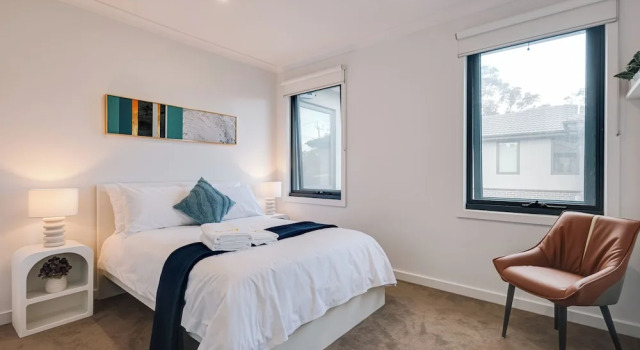 StayAU Stylish 4BR Home Ringwood, Rezerwuj Dom wakacyjny Wille w Ringwood, Willa