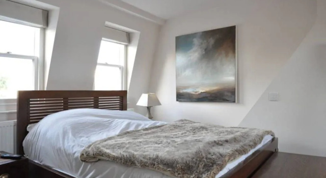 Spacious 2 Bedroom Property in Great Location, Забронировать Дом для отпуска Виллы Большого Лондона, Вилла