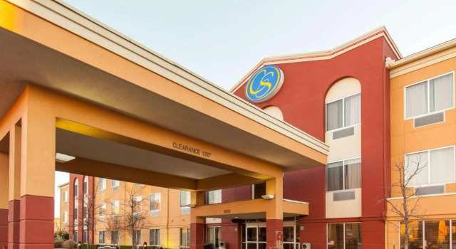 Кровать в общем номере Comfort Suites Tulsa Central