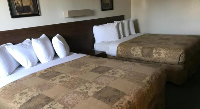 Четырёхместный номер Standard Homestead Inn Wolf Point Hwy 2