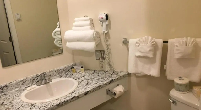 Четырёхместный номер Standard Wessex Inn By The Sea