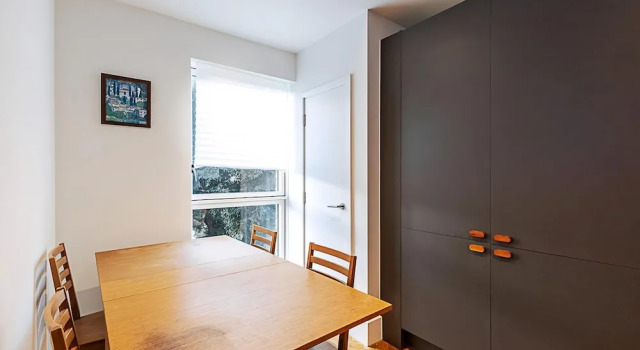 Апартаменты Chic Crystal Palace Flat with Balcony & Workspace