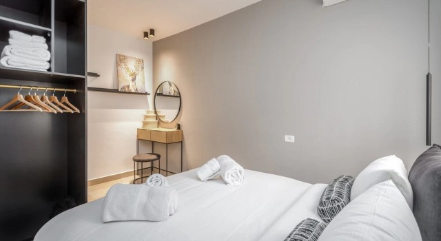 Stylish one BDR with balcony
